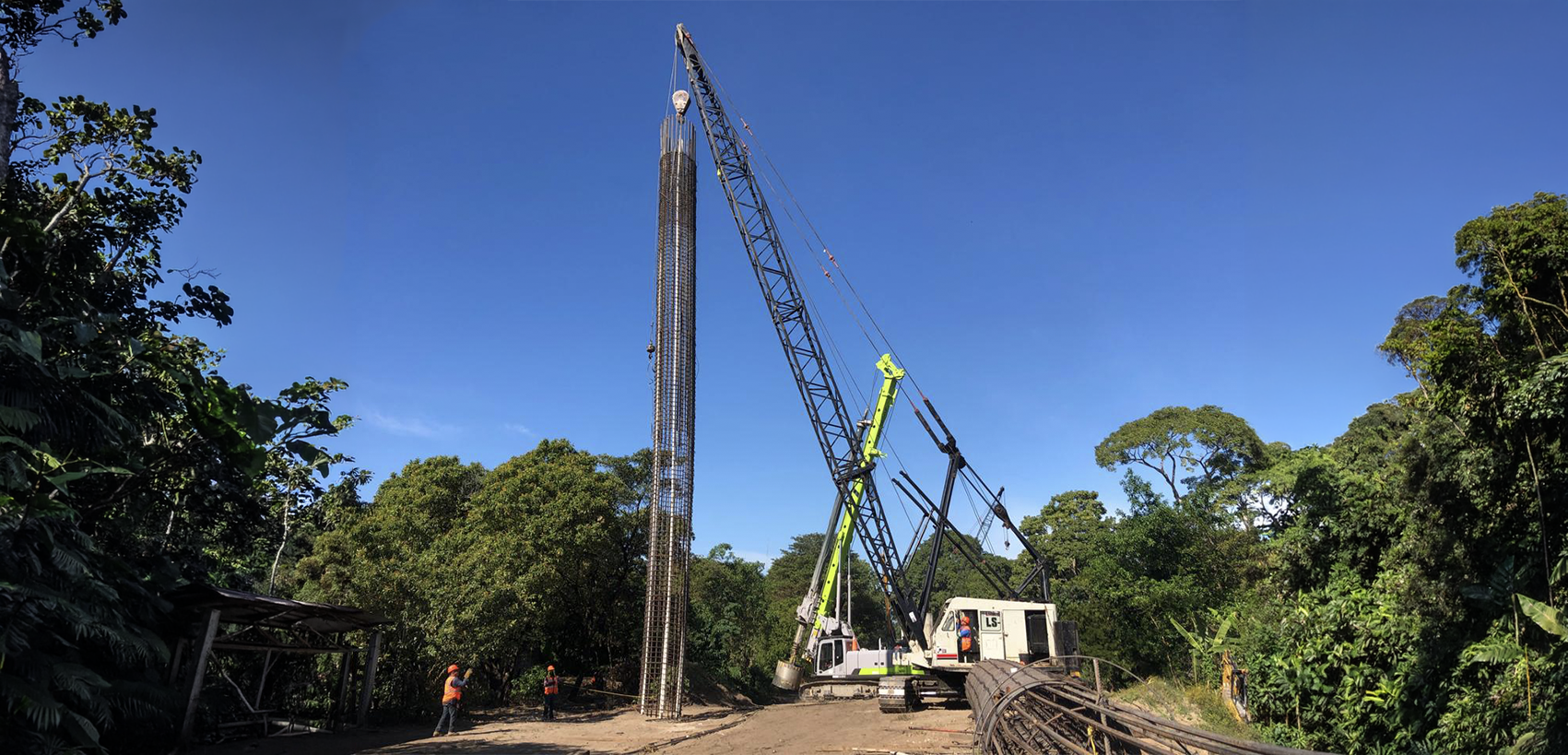 Vista general de maquinaria en obra